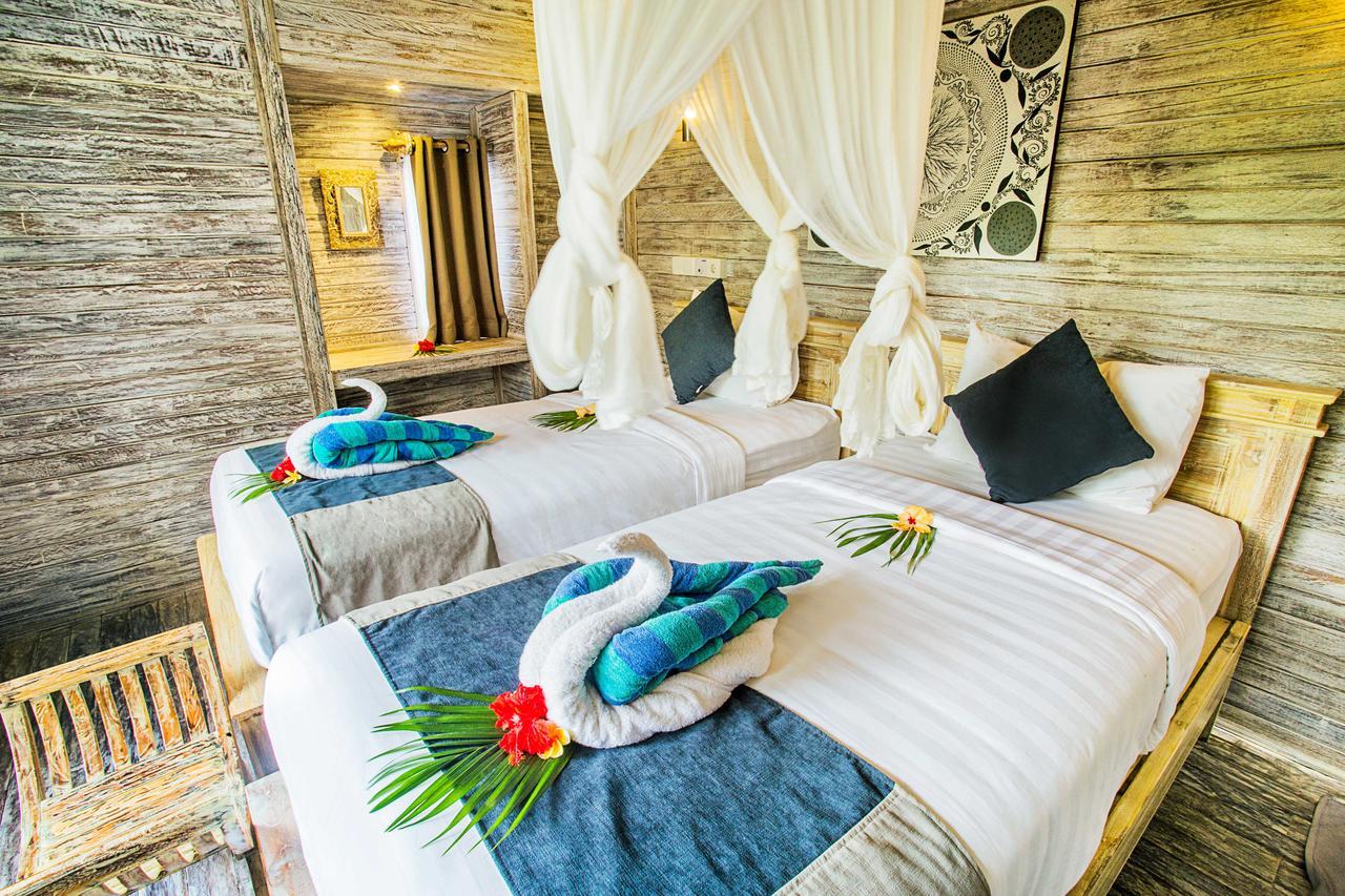 The Syron Huts Lembongan Hotel Exterior photo