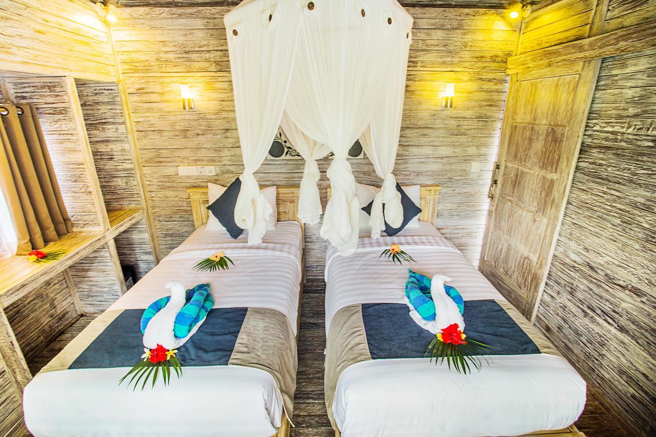 The Syron Huts Lembongan Hotel Exterior photo
